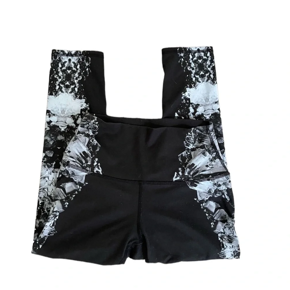 Alo Yoga High Waisted Floral Capri Leggings